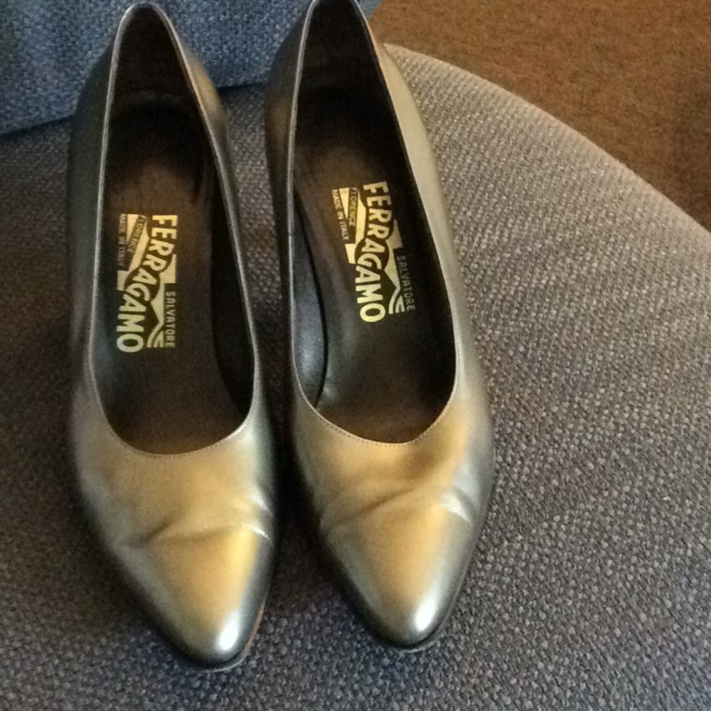 BEAUTIFUL FERRAGAMO SHOE..GENTLY USED
